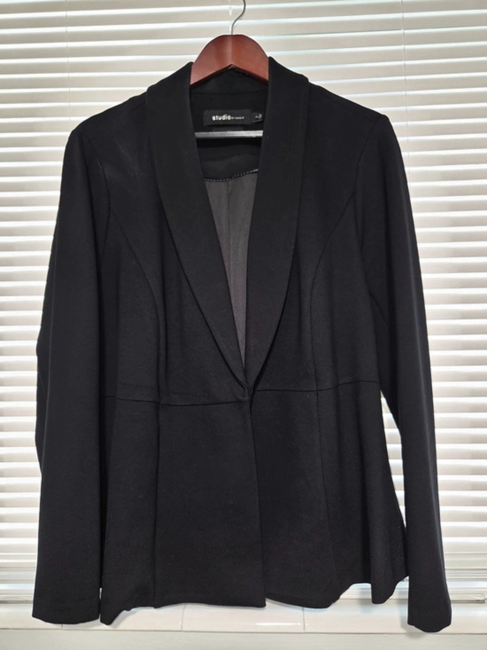 Studio by Torrid Black Blazer Size 2
